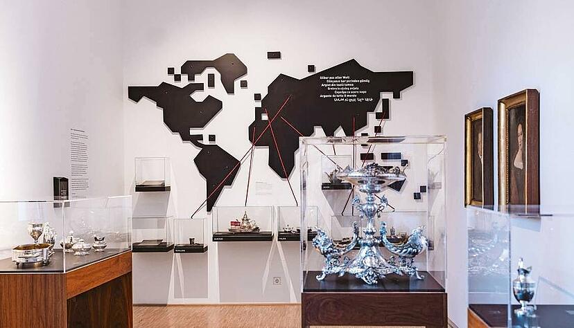 Die Neupr&auml;sentation &bdquo;Silber f&uuml;r die Welt&ldquo; zeigt Silber aus Japan, Marokko, Italien und nat&uuml;rlich Kostbarkeiten der Firma &bdquo;P.Bruckmann & S&ouml;hne&ldquo;.