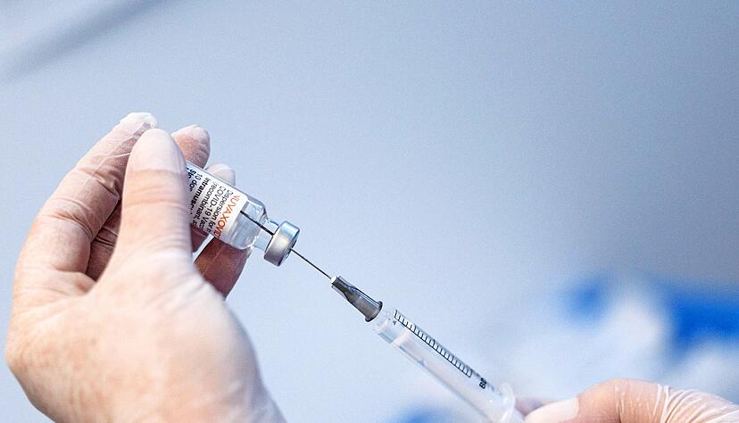 Höhere Impfquote dank Nuvaxovid, dem neuen Vakzin von Novavax? 1900 Dosen für 950 Personen, die zweifach geimpft werden, stehen im Hohenlohekreis bereit. Höhere Impfquote dank Nuvaxovid, dem neuen Vakzin von Novavax? 1900 Dosen für 950 Personen, die zweifach geimpft werden, stehen im Hohenlohekreis bereit.