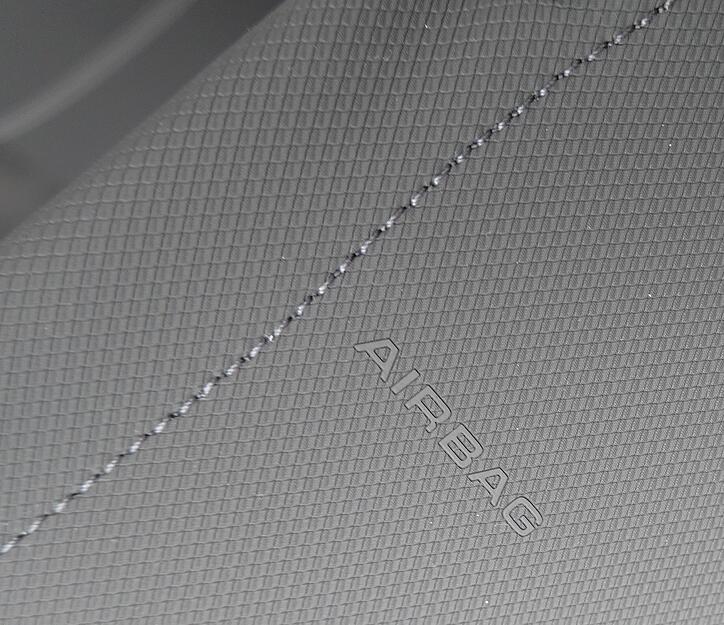 Alte Airbag-Stoffe, die nicht mehr den aktuellen Anforderungen entsprechen, wurden für das Dach verwendet Alte Airbag-Stoffe, die nicht mehr den aktuellen Anforderungen entsprechen, wurden für das Dach verwendet