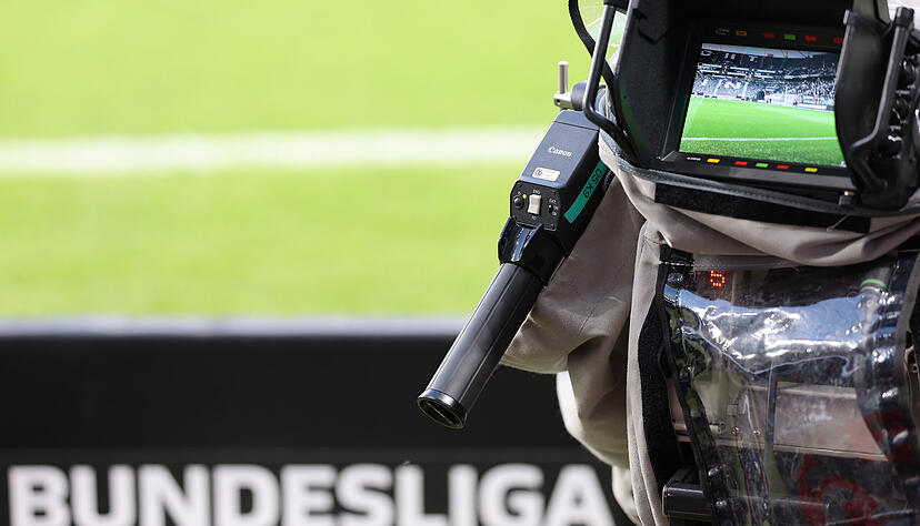 Das Spiel des VfB Stuttgart bei Borussia Mönchengladbach am dritten Spieltag der Bundesliga-Saison wird live im TV und Stream übertragen . Das Spiel des VfB Stuttgart bei Borussia Mönchengladbach am dritten Spieltag der Bundesliga-Saison wird live im TV und Stream übertragen .