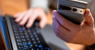 Kunden von Neobrokern wie Trade Republic und Co. berichten immer wieder von Problemen. Ein &Auml;rgernis ist offenbar nach wie vor der Kundenservice.