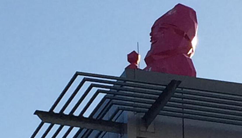 Buga-Zwerg Karl ist auf dem Dach eines Einkaufsmarktes in Bad Rappenau entdeckt worden. Wie er dorthin gelangte, ist noch unklar. Foto: Privat Buga-Zwerg Karl ist auf dem Dach eines Einkaufsmarktes in Bad Rappenau entdeckt worden. Wie er dorthin gelangte, ist noch unklar. Foto: Privat