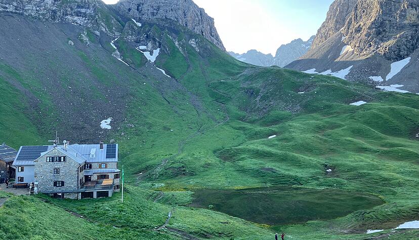 Die Rappenseeh&uuml;te ist Ziel oder Ausgangspunkt zur Begehung des Heilbronner Weges.