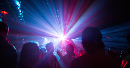 Zwischendurch durften Clubs öffnen, aber tanzen durfte trotzdem niemand. Die Eventmanagerin spricht von einem Minusgeschäft zwischen Frühjahr und Herbst. Symbolfoto: dpa