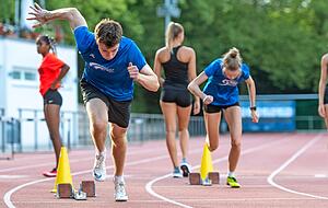 Zwölf Trainer arbeiten für die Leichtathletik-Abteilung und versuchen sowohl den leistungsorientierten Sportlern als auch den Hobby-Athleten gerecht zu werden.
Foto: Mario Berger Zwölf Trainer arbeiten für die Leichtathletik-Abteilung und versuchen sowohl den leistungsorientierten Sportlern als auch den Hobby-Athleten gerecht zu werden.
Foto: Mario Berger