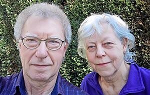 Hans und Wera Link müssen auf das Treffen mit ihren Enkeln verzichten und sehen die Gesamtlage kritisch. Wenigstens können sie ihren Garten genießen. Foto: privat Hans und Wera Link müssen auf das Treffen mit ihren Enkeln verzichten und sehen die Gesamtlage kritisch. Wenigstens können sie ihren Garten genießen. Foto: privat