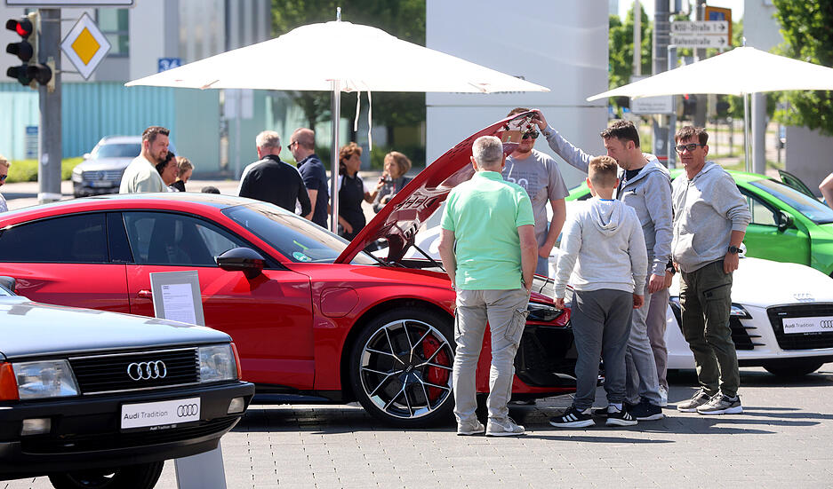Beim Jubil&auml;umstag des Audi-Forums bekamen die zahlreichen G&auml;ste unter anderem eine Sonderausstellung mit herausragenden Modelle der vergangenen Jahrzehnte pr&auml;sentiert.