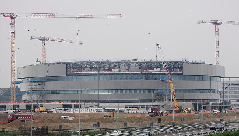 An der Eishockey-Arena wird noch gebaut.