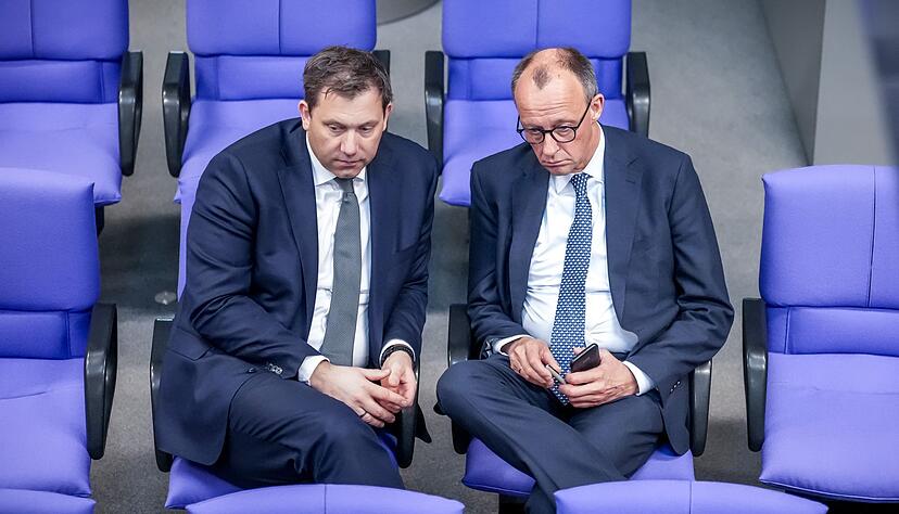 F&uuml;r Lars Klingbeil (links) und Friedrich Merz (rechts) gibt es noch vieles zu verhandeln. (Archivbild)