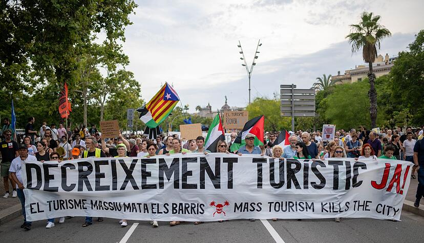 Von einer "Verminderung des Massentourismus jetzt" erhoffen sich viele Menschen einen bezahlbareren Wohnraum. Von einer "Verminderung des Massentourismus jetzt" erhoffen sich viele Menschen einen bezahlbareren Wohnraum.
