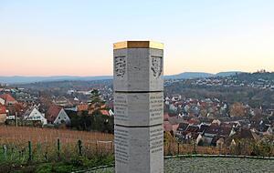 Mayra Buschmanns kauft Weihnachtsgeb&auml;ck bei Kerstin Kesel. Die B&auml;ckerei H&ouml;nnige in der Hauptstra&szlig;e kann &uuml;ber mangelnde Kundschaft nicht klagen.