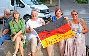Die Fans am Streckenrand feuerten ihre Läufer kräftig an. Organisator Stefan Hamann schätzt die Zahl der Zuschauer auf bis zu 6000. Die Fans am Streckenrand feuerten ihre Läufer kräftig an. Organisator Stefan Hamann schätzt die Zahl der Zuschauer auf bis zu 6000.