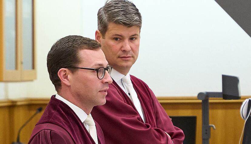 Oberstaatsanwalt Barrot (rechts) sieht die wehrhafte Demokratie gest&auml;rkt.