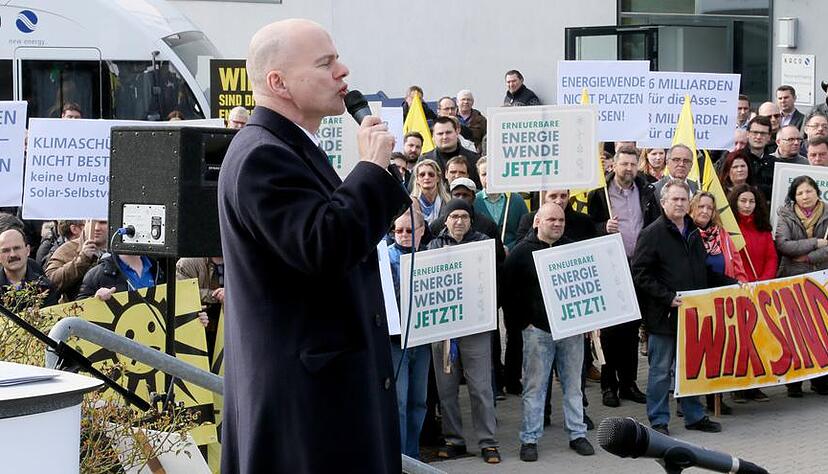 Ralf Hofmann, Chef von Kaco New Energy, wirft der Bundesregierung eine systematische Zerstörung der Solarbranche in Deutschland vor. Ralf Hofmann, Chef von Kaco New Energy, wirft der Bundesregierung eine systematische Zerstörung der Solarbranche in Deutschland vor.