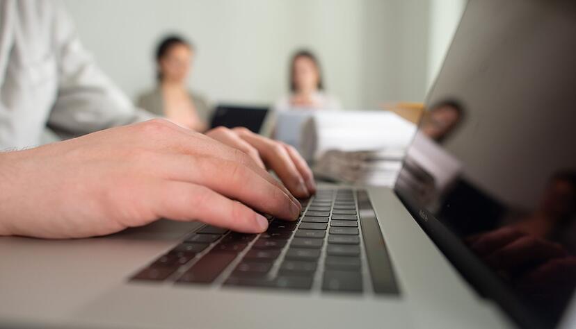 Wer Protokoll f&uuml;hrt, sollte vorab kl&auml;ren: Sollen nur Ergebnisse festgehalten werden oder der Verlauf des Meetings?