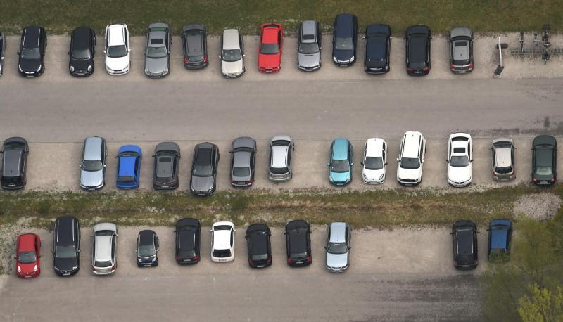 Bei Fahrgassen zur Parkplatzsuche oder zum Ein- und Ausparken gilt die allgemeine Pflicht zur Rücksichtnahme. Bei Fahrgassen zur Parkplatzsuche oder zum Ein- und Ausparken gilt die allgemeine Pflicht zur Rücksichtnahme.