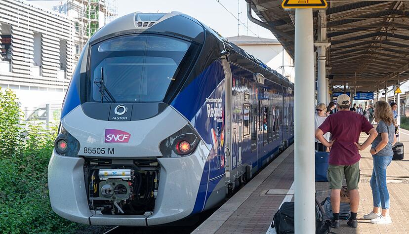 Der neue Triebzug kann mit deutschem und französischem Bahnstrom fahren und verfügt zusätzlich über einen Dieselantrieb (Archivbild).