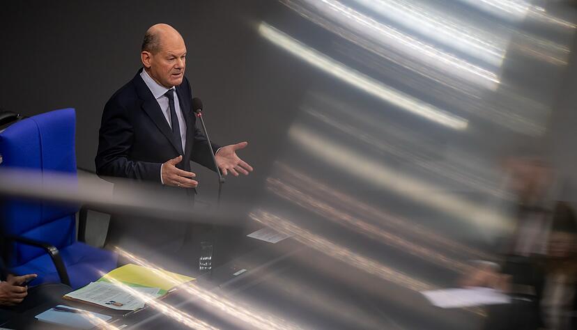 Bundeskanzler Olaf Scholz wird die Abgeordneten am Montag, 16. Dezember, im Parlament auffordern, ihm das Vertrauen auszusprechen. Bundeskanzler Olaf Scholz wird die Abgeordneten am Montag, 16. Dezember, im Parlament auffordern, ihm das Vertrauen auszusprechen.