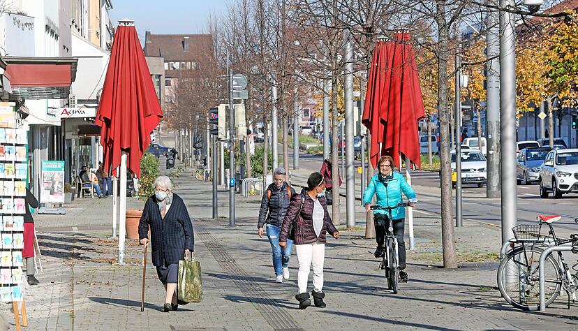 Einen eigenen Schutzstreifen bekommen sie nicht, aber auf der Straße dürfen Radler fahren, in Schrittgeschwindigkeit auch auf dem Fuß- und Radweg.
Foto: Ralf Seidel Einen eigenen Schutzstreifen bekommen sie nicht, aber auf der Straße dürfen Radler fahren, in Schrittgeschwindigkeit auch auf dem Fuß- und Radweg.
Foto: Ralf Seidel