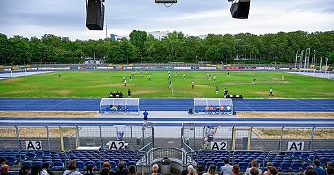Hier soll bald Profifußball zu sehen sein: das Heilbronner Frankenstadion. Hier soll bald Profifußball zu sehen sein: das Heilbronner Frankenstadion.