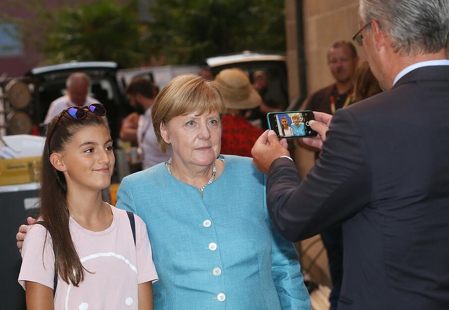 Ein Erinnerungsfoto mit der Kanzlerin in Heilbronn. Aufnahme aus dem Jahr 2017.