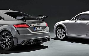 Das Sondermodell Audi TT RS Coupé Iconic Edition mit dem Audi TT Coupé Show aus dem Jahr 1995. Das Sondermodell Audi TT RS Coupé Iconic Edition mit dem Audi TT Coupé Show aus dem Jahr 1995.
