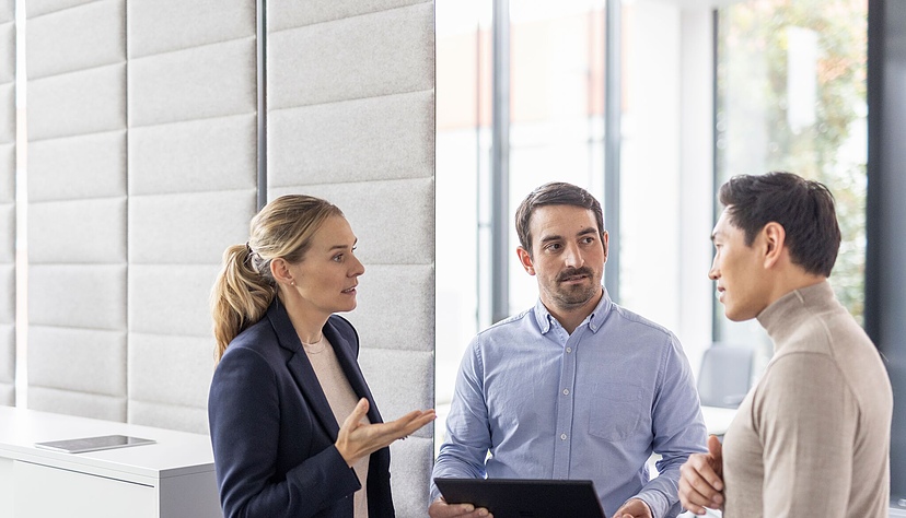 Die IT-Security-Expertinnen und -Experten von Bechtle helfen vor, während und nach einem Angriff. Die IT-Security-Expertinnen und -Experten von Bechtle helfen vor, während und nach einem Angriff.