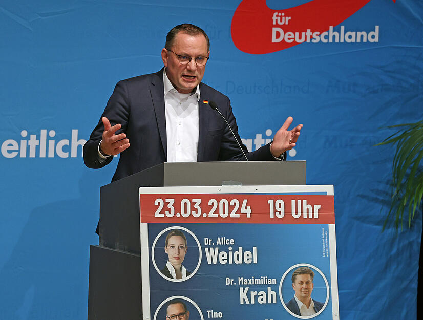 Der AfD-Parteivorsitzende Tino Chrupalla hält eine Rede.