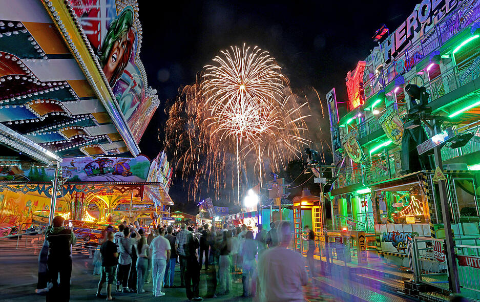 Heilbronner Volksfest: Traditionelles Feuerwerk leuchtet über der Stadt