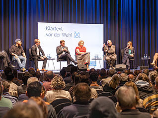 Die Kandidaten des Wahlkreises Heilbronn diskutieren beim Wahlforum &uuml;ber Wirtschaft und Landespolitik.