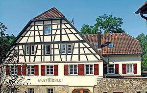 Die Küche wird wieder angeheizt: Im Landhotel Jagstmühle geht es noch im Mai wieder los.
Foto: Archiv/privat Die Küche wird wieder angeheizt: Im Landhotel Jagstmühle geht es noch im Mai wieder los.
Foto: Archiv/privat