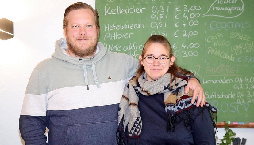Friederike und Sebastian Düsterhus haben die Reißleine gezogen und das À-la-carte-Geschäft aufgegeben. Wie es mit dem Gemminger Gasthaus weitergeht, ist derzeit offen. Friederike und Sebastian Düsterhus haben die Reißleine gezogen und das À-la-carte-Geschäft aufgegeben. Wie es mit dem Gemminger Gasthaus weitergeht, ist derzeit offen.