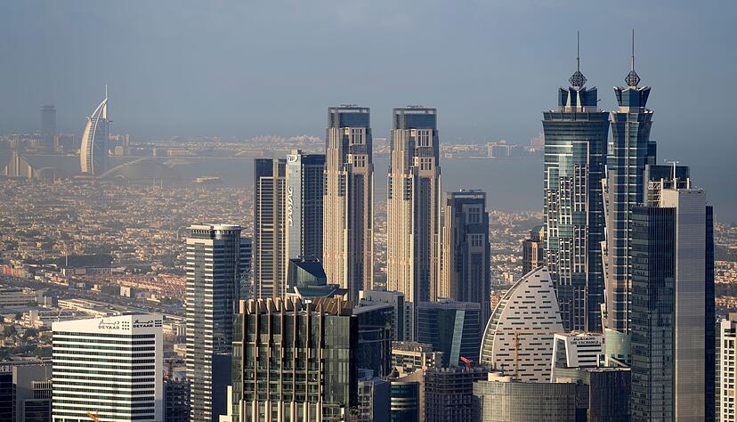 Einige beliebte Reiseziele liegen in der Golfregion, etwa Dubai &ndash; hier sind nun viele deutsche Urlauber gestrandet. (Archivbild)