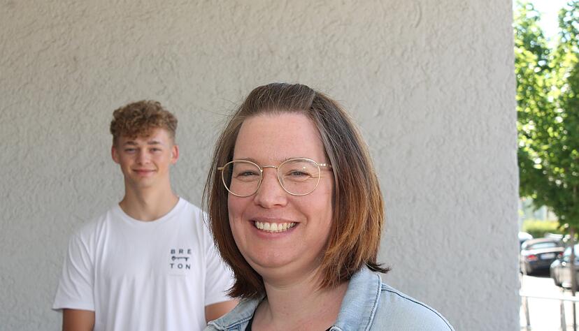 Wollen in Kindergärten arbeiten: Lisa Knöppel und Rico Kucher besuchen die Katholische Fachschule für Sozialpädagogik in Neckarsulm.
Foto: Simon Gajer Wollen in Kindergärten arbeiten: Lisa Knöppel und Rico Kucher besuchen die Katholische Fachschule für Sozialpädagogik in Neckarsulm.
Foto: Simon Gajer