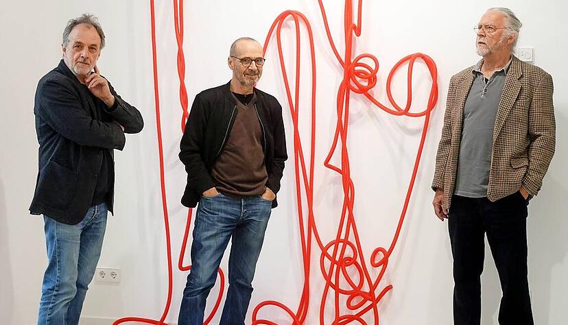 „Let’s Communicate“ nennen Karl May (links), UIi Peter und Detlef Bräuer ihre Ausstellung im Museum Altes Rathaus Leingarten.