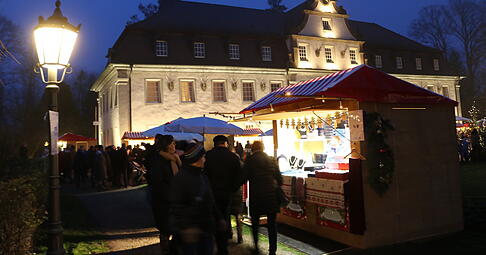 Der Weihnachtsmarkt in Friedrichsruhe wurde am Freitagabend eröffnet.