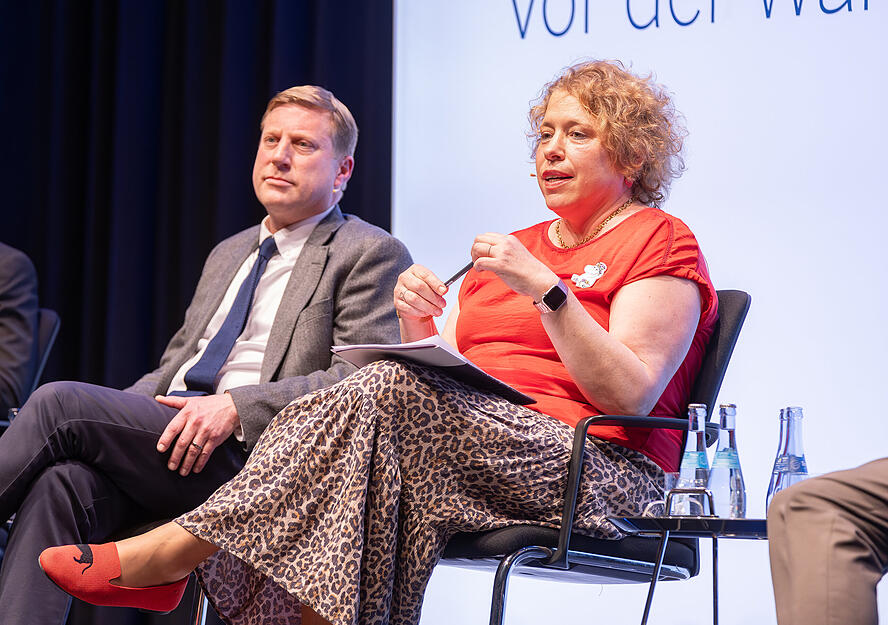 Unterschiedliche Konzepte zur Ankurbelung der Wirtschaft treffen aufeinander.