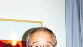 Hermann Bachmaier ist ein wahrhaft Roter - politisch wie emotional: Mit viel Leidenschaft. (Foto: Stolla) Hermann Bachmaier ist ein wahrhaft Roter - politisch wie emotional: Mit viel Leidenschaft. (Foto: Stolla)