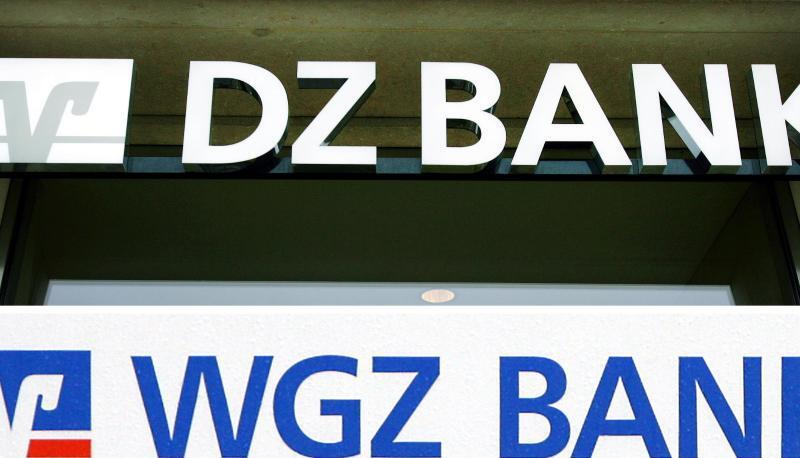 Nach erfolglosen Fusionsversuchen in den vergangenen Jahren soll das neue Zentralinstitut unter dem Namen «DZ Bank» agieren.» Fotos: Arno Burgi/Federico Gambarini Foto: Burgi ;Gambarini