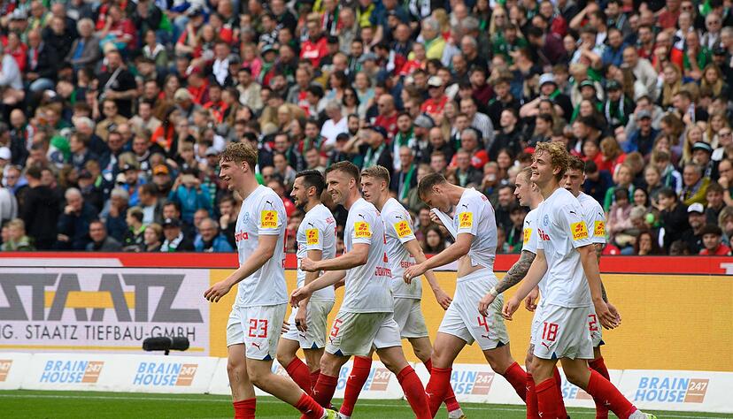 Mit einem Sieg gegen Hannover 96 zum Abschluss tritt Kiel die Reise in Richtung Bundesliga an. Mit einem Sieg gegen Hannover 96 zum Abschluss tritt Kiel die Reise in Richtung Bundesliga an.