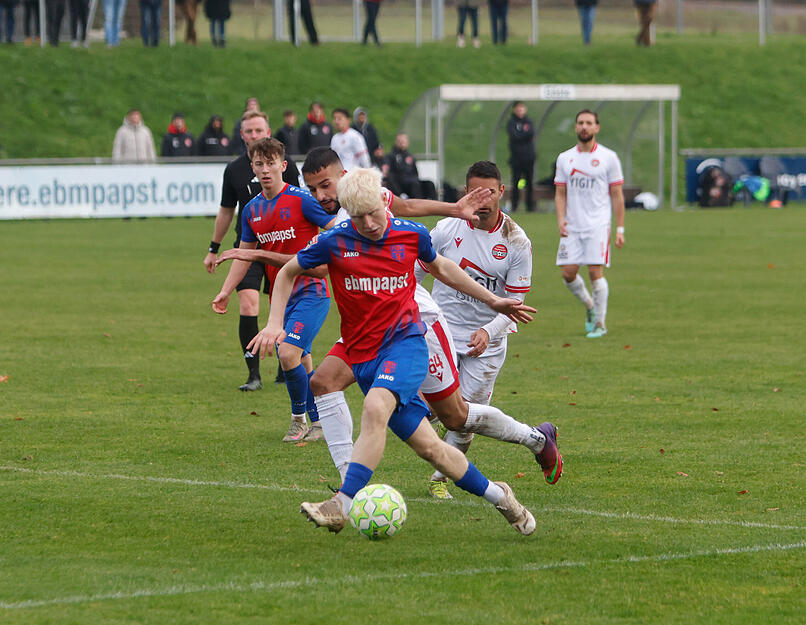 In der Fußball-Oberliga spielte der FSV Hollenbach gegen Türkspor Neckarsulm. In der Fußball-Oberliga spielte der FSV Hollenbach gegen Türkspor Neckarsulm.