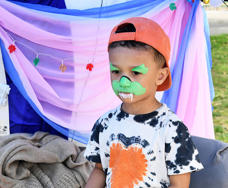 Auf dem Indien-Kulturfestival gibt es kunterbunte Mitmach-Aktionen für Kinder, neben Facepainting sind auf der Theresienwiese auch Schausteller mit Fahrgeschäften.