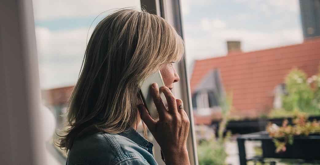 Kriminelle Anrufer üben am Telefon oft Druck aus, um an sensible Daten zu gelangen. Der beste Schutz: einfach auflegen. Kriminelle Anrufer üben am Telefon oft Druck aus, um an sensible Daten zu gelangen. Der beste Schutz: einfach auflegen.