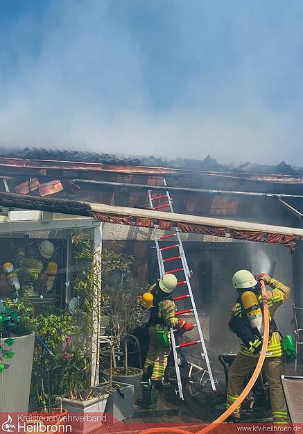 Ein Wohnhaus in Heilbronn-Biberach wurde bei einem Feuer durch eine Grillparty stark besch&auml;digt.