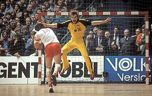 Als "Hexer" duellierte sich Andreas Thiel bei der Heim-Weltmeisterschaft 1982 in Dortmund mit dem Tschechoslowaken Jaroslav Papiernik. Als "Hexer" duellierte sich Andreas Thiel bei der Heim-Weltmeisterschaft 1982 in Dortmund mit dem Tschechoslowaken Jaroslav Papiernik.