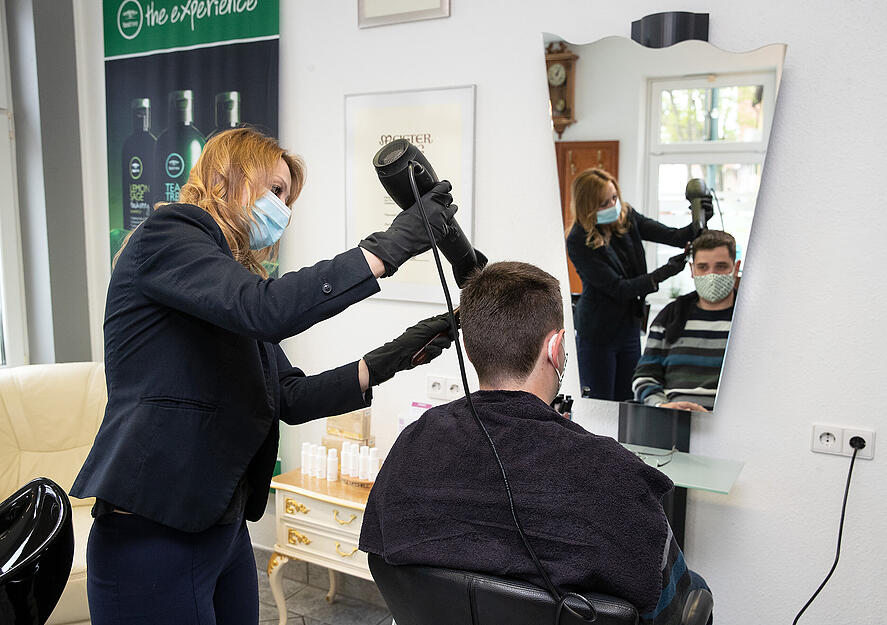 Wie Friseure jetzt arbeiten - ein Selbstversuch