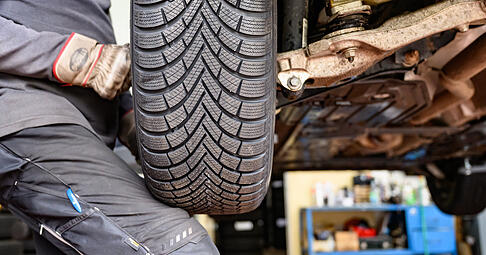Autofahrer müssen für Schnee und Glätte gewappnet sein.