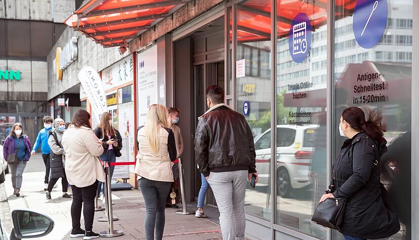 Teststationen gibt es in Heilbronn inzwischen an jeder Ecke. Die Hinweise auf schwarze Schafe verdichten sich. Die Gesundheitsämter sind überfordert.
Foto: Andreas Veigel
