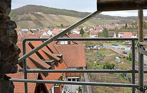 In mehrere Richtungen genießt der Turmbewohner später tolle Aussichten auf das Stadtgebiet von Niedernhall. In mehrere Richtungen genießt der Turmbewohner später tolle Aussichten auf das Stadtgebiet von Niedernhall.