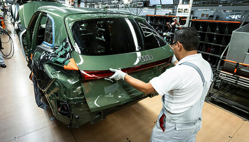 esonders belastend ist der Umstand, dass das wichtigste Modell f&uuml;r den US-Markt - der Gel&auml;ndewagen Q5 - in Mexiko gefertigt wird. F&uuml;r Fahrzeuge, die von dort aus in die USA exportiert werden, gilt aktuell ein Zollsatz von 27,5 Prozent.